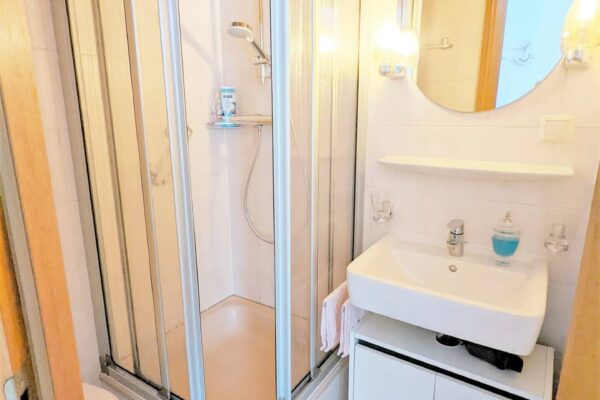 H2 – Kleine Wohnung mit Garten und Pool