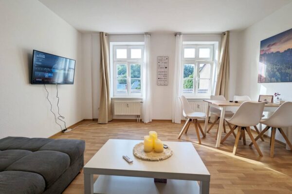 F4 – Große zentrale Wohnung für bis zu 10 Personen