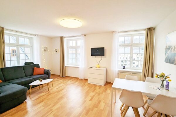 HW2 – Große, helle Wohnung mit Sauna