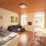 R3 – Wohnung mit Gemeinschaftsgarten, Pool und Grill